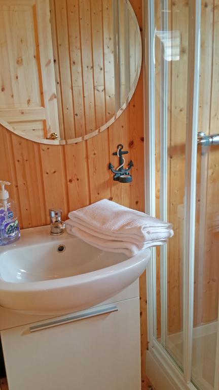 Thingvellir Lake Cottage room 2